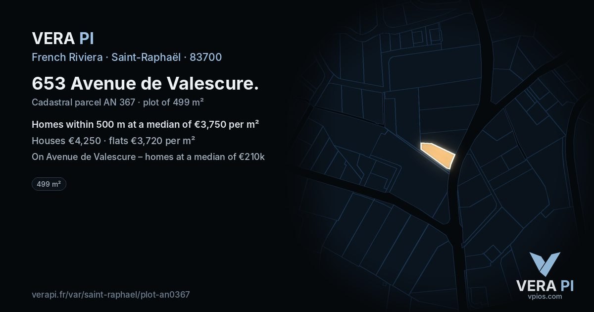 653 Avenue de Valescure, Saint-Raphaël at night – the plot lit, the parcels around coloured by the prices near them