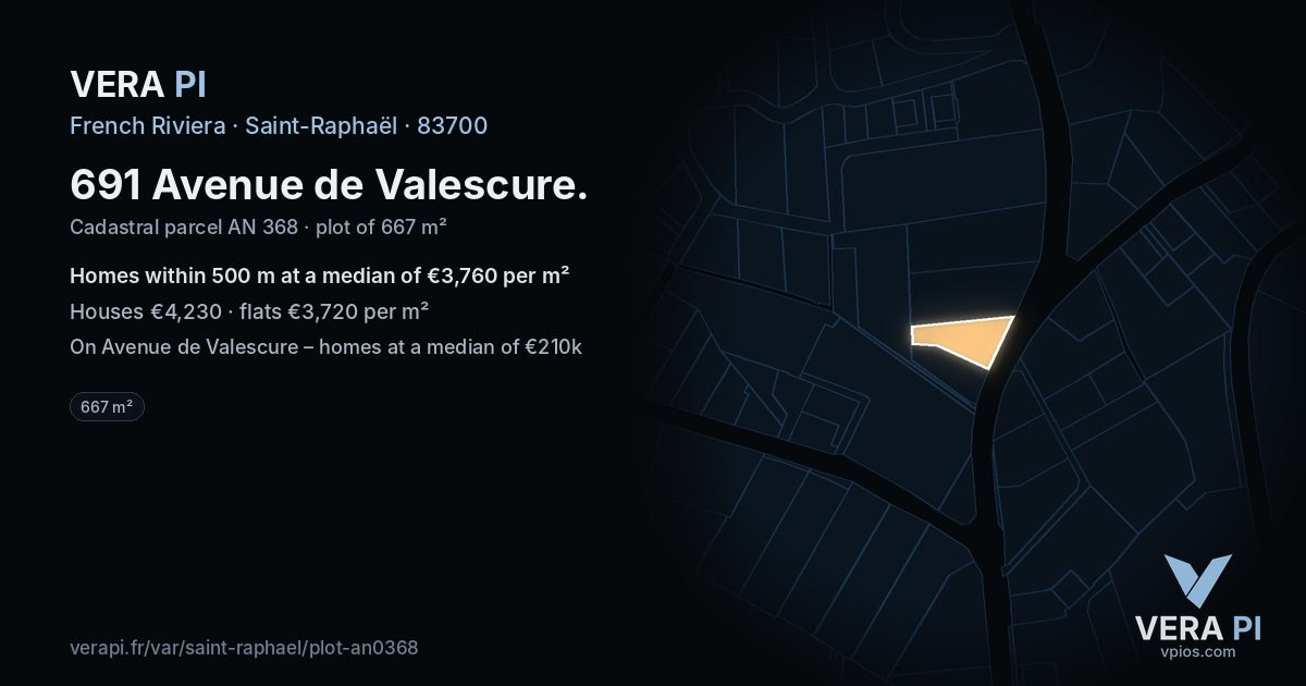 691 Avenue de Valescure, Saint-Raphaël at night – the plot lit, the parcels around coloured by the prices near them