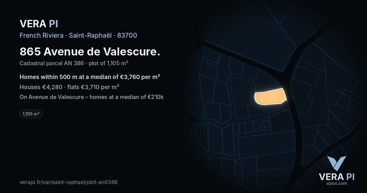 865 Avenue de Valescure, Saint-Raphaël at night – the plot lit, the parcels around coloured by the prices near them