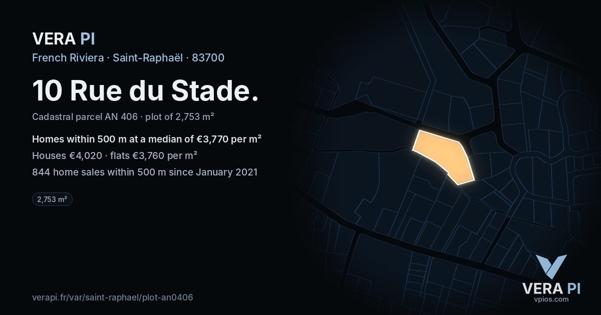 10 Rue du Stade, Saint-Raphaël at night – the plot lit, the parcels around coloured by the prices near them