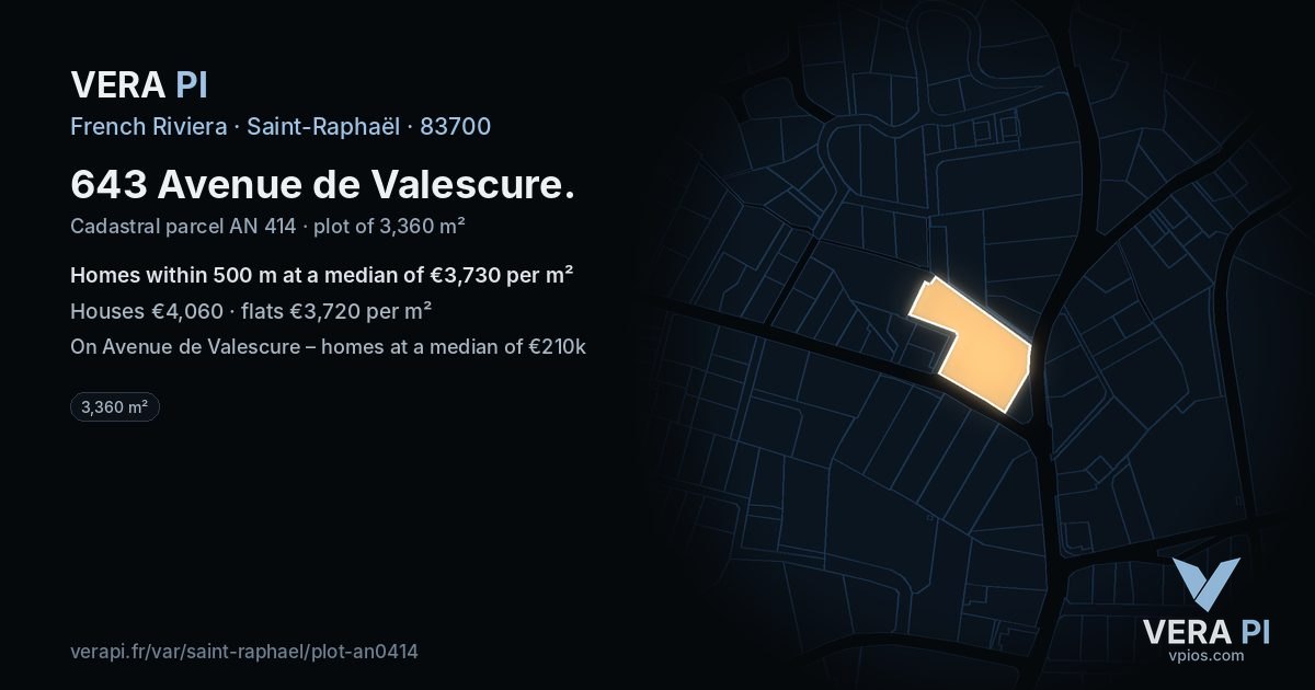 643 Avenue de Valescure, Saint-Raphaël at night – the plot lit, the parcels around coloured by the prices near them