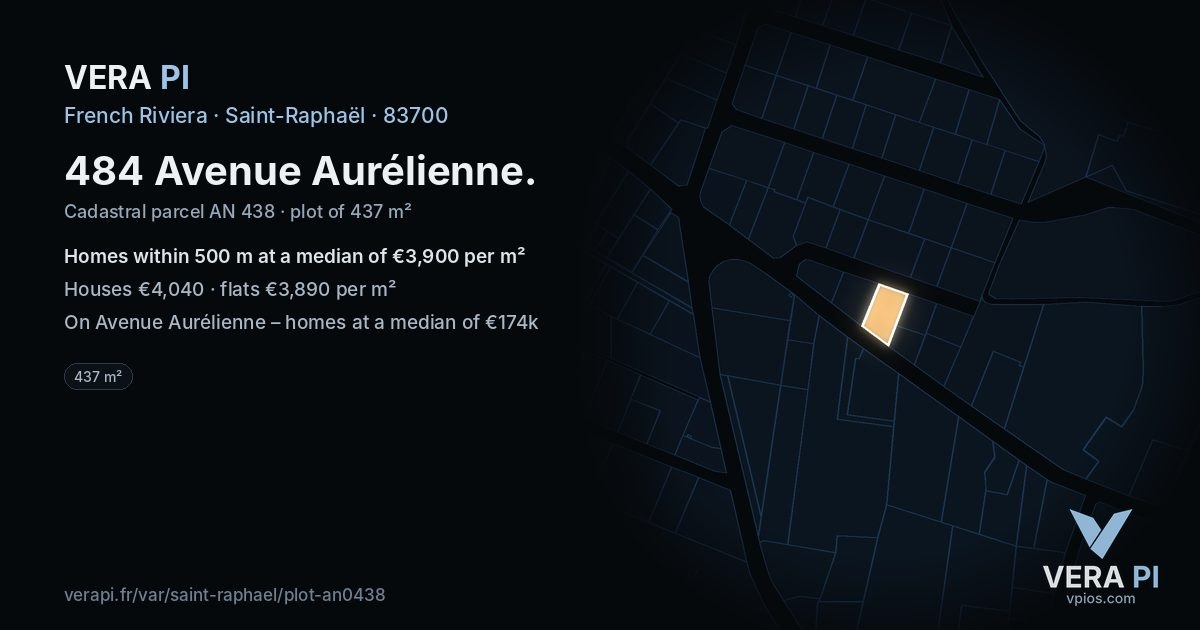 484 Avenue Aurélienne, Saint-Raphaël at night – the plot lit, the parcels around coloured by the prices near them