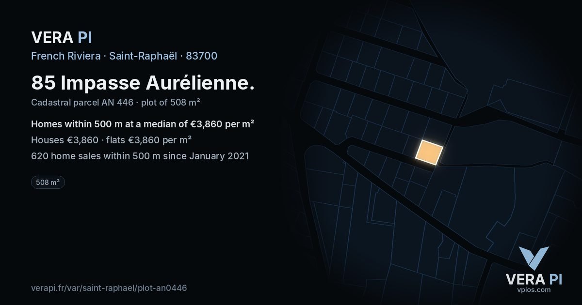 85 Impasse Aurélienne, Saint-Raphaël at night – the plot lit, the parcels around coloured by the prices near them