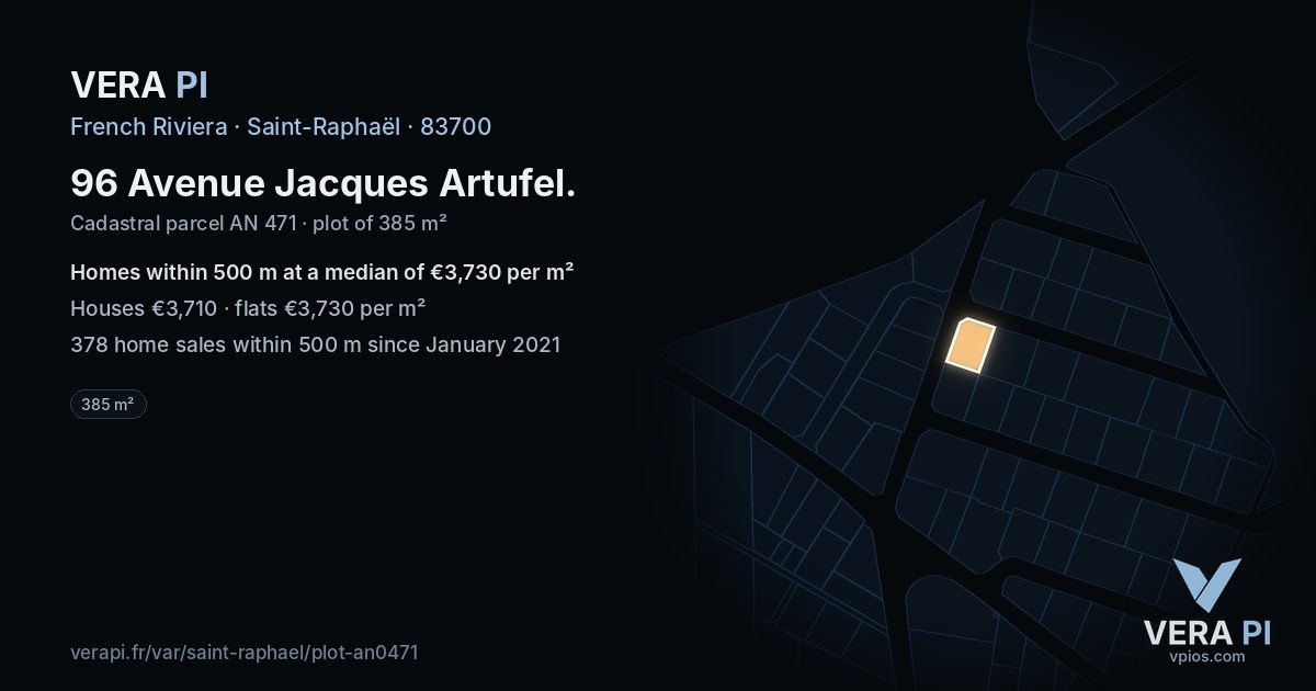 96 Avenue Jacques Artufel, Saint-Raphaël at night – the plot lit, the parcels around coloured by the prices near them