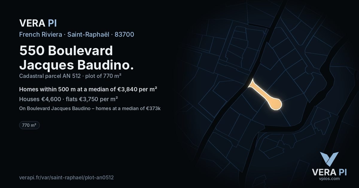 550 Boulevard Jacques Baudino, Saint-Raphaël at night – the plot lit, the parcels around coloured by the prices near them
