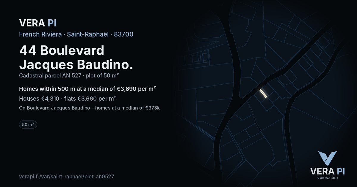44 Boulevard Jacques Baudino, Saint-Raphaël at night – the plot lit, the parcels around coloured by the prices near them