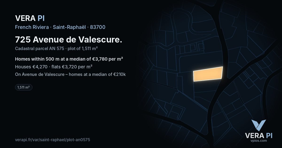 725 Avenue de Valescure, Saint-Raphaël at night – the plot lit, the parcels around coloured by the prices near them