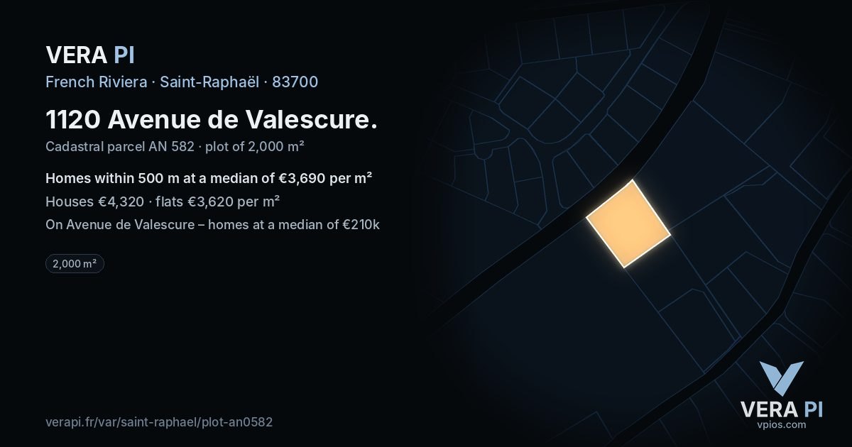 1120 Avenue de Valescure, Saint-Raphaël at night – the plot lit, the parcels around coloured by the prices near them