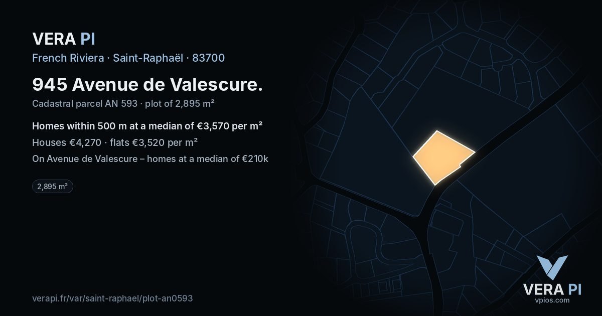 945 Avenue de Valescure, Saint-Raphaël at night – the plot lit, the parcels around coloured by the prices near them