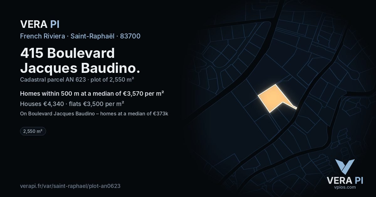 415 Boulevard Jacques Baudino, Saint-Raphaël at night – the plot lit, the parcels around coloured by the prices near them