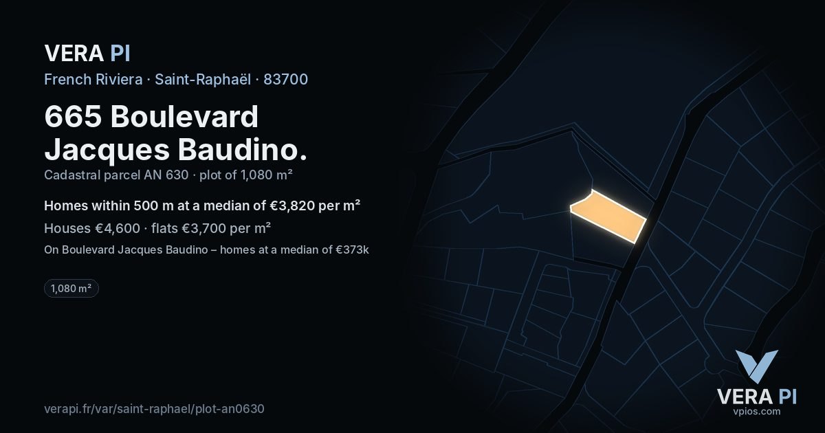 665 Boulevard Jacques Baudino, Saint-Raphaël at night – the plot lit, the parcels around coloured by the prices near them