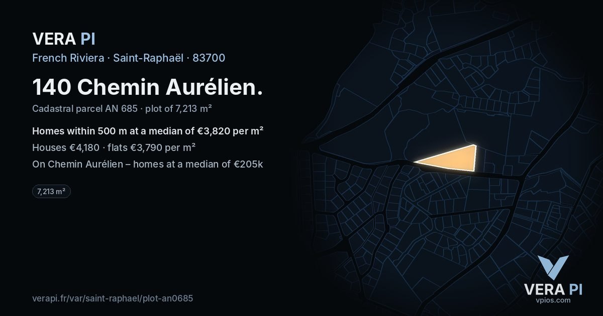 140 Chemin Aurélien, Saint-Raphaël at night – the plot lit, the parcels around coloured by the prices near them