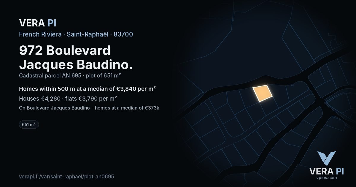 972 Boulevard Jacques Baudino, Saint-Raphaël at night – the plot lit, the parcels around coloured by the prices near them
