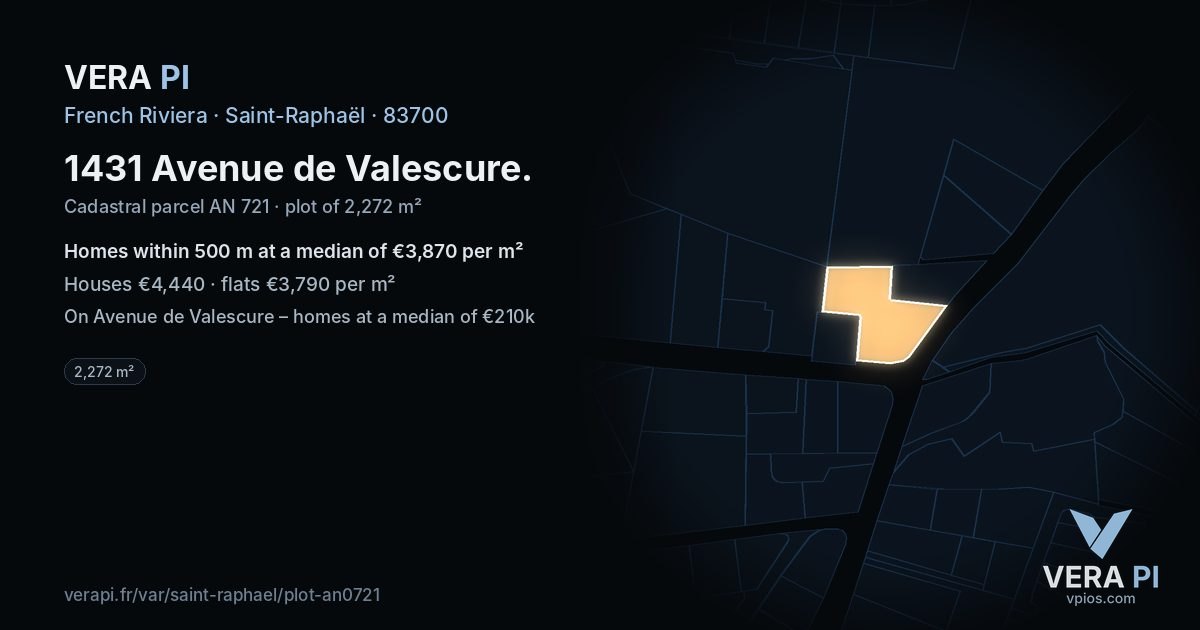 1431 Avenue de Valescure, Saint-Raphaël at night – the plot lit, the parcels around coloured by the prices near them