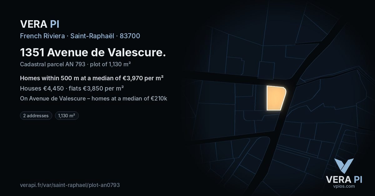 1351 Avenue de Valescure, Saint-Raphaël at night – the plot lit, the parcels around coloured by the prices near them