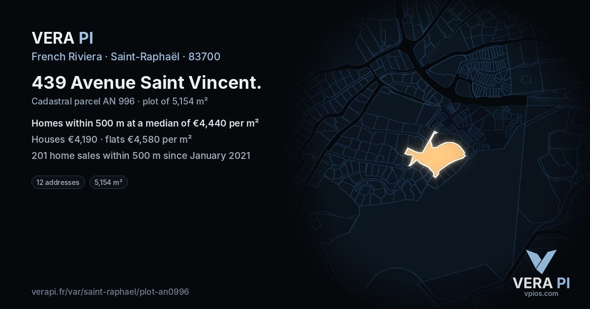 439 Avenue Saint Vincent, Saint-Raphaël at night – the plot lit, the parcels around coloured by the prices near them
