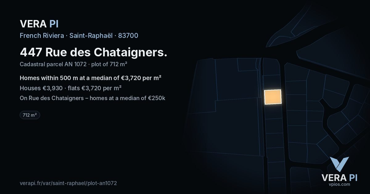 447 Rue des Chataigners, Saint-Raphaël at night – the plot lit, the parcels around coloured by the prices near them
