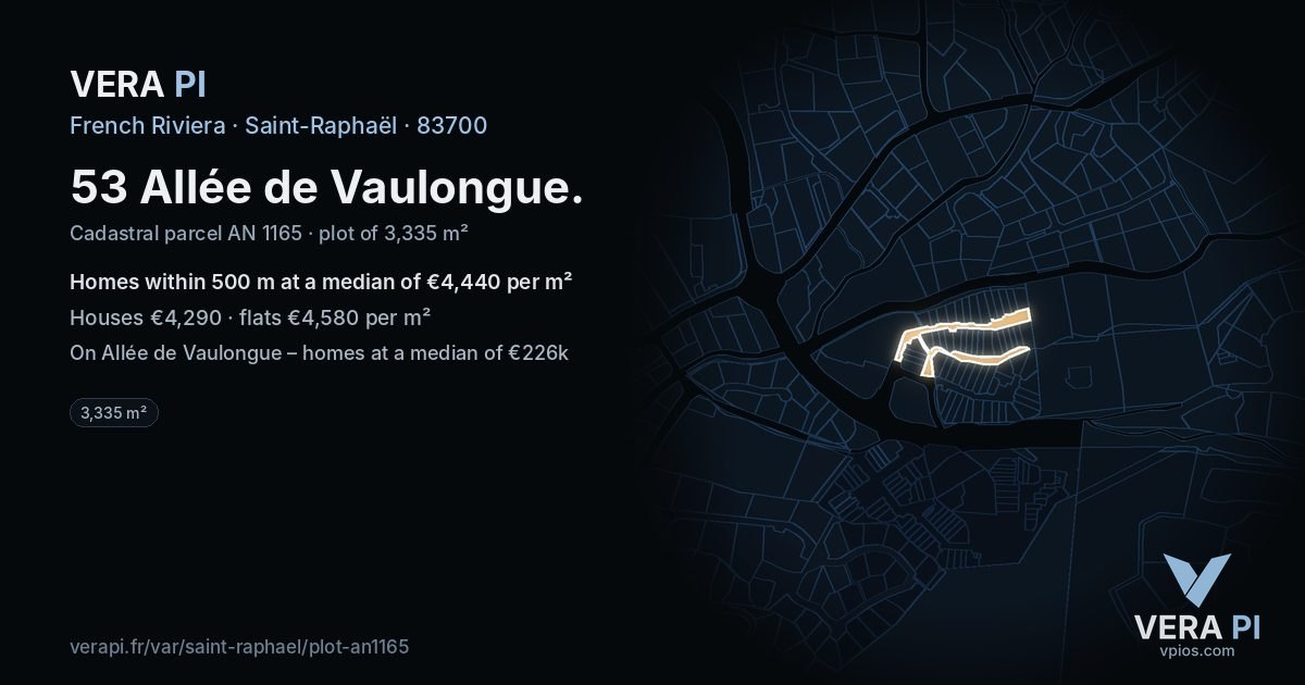 53 Allée de Vaulongue, Saint-Raphaël at night – the plot lit, the parcels around coloured by the prices near them
