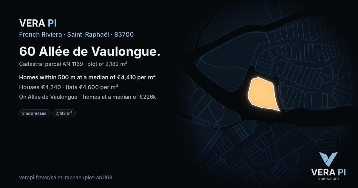 60 Allée de Vaulongue, Saint-Raphaël at night – the plot lit, the parcels around coloured by the prices near them