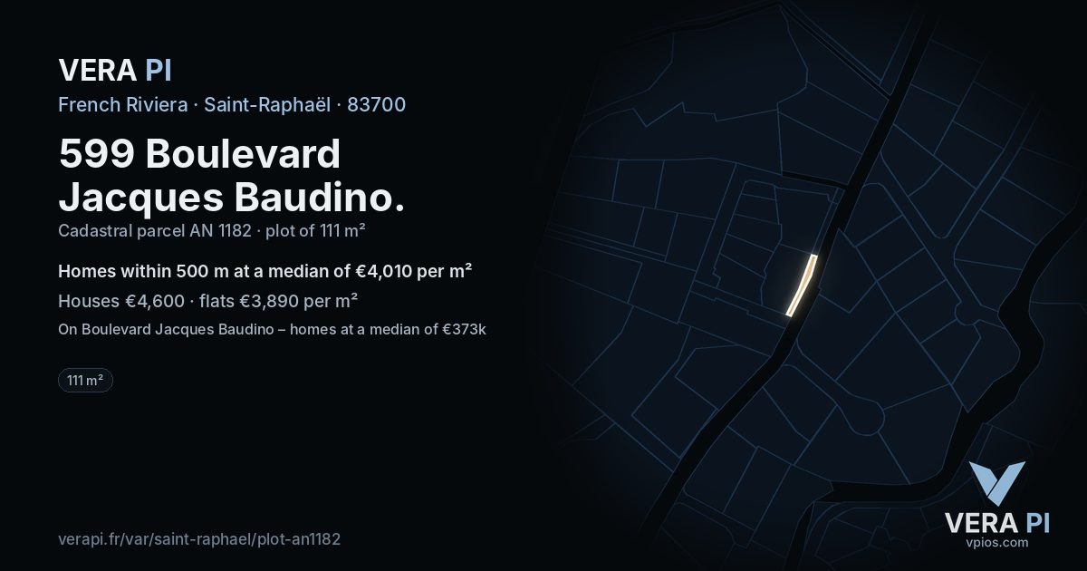 599 Boulevard Jacques Baudino, Saint-Raphaël at night – the plot lit, the parcels around coloured by the prices near them