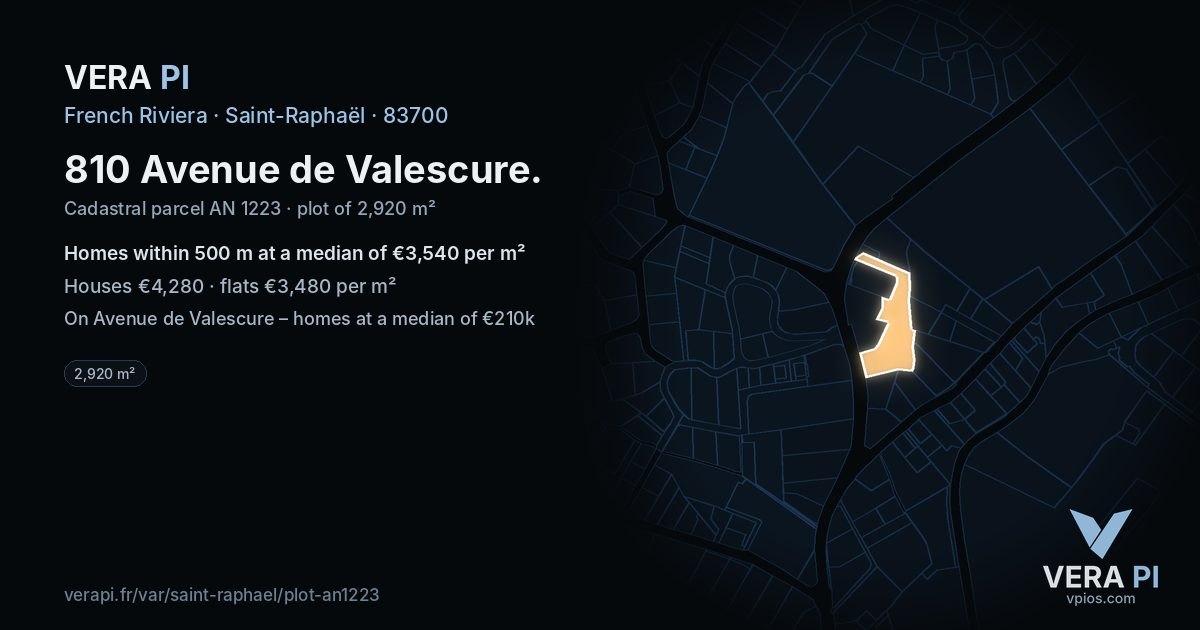 810 Avenue de Valescure, Saint-Raphaël at night – the plot lit, the parcels around coloured by the prices near them