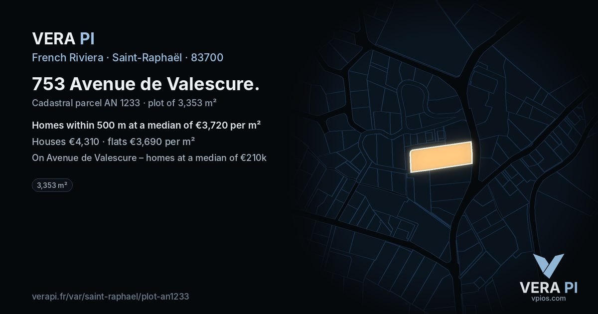 753 Avenue de Valescure, Saint-Raphaël at night – the plot lit, the parcels around coloured by the prices near them
