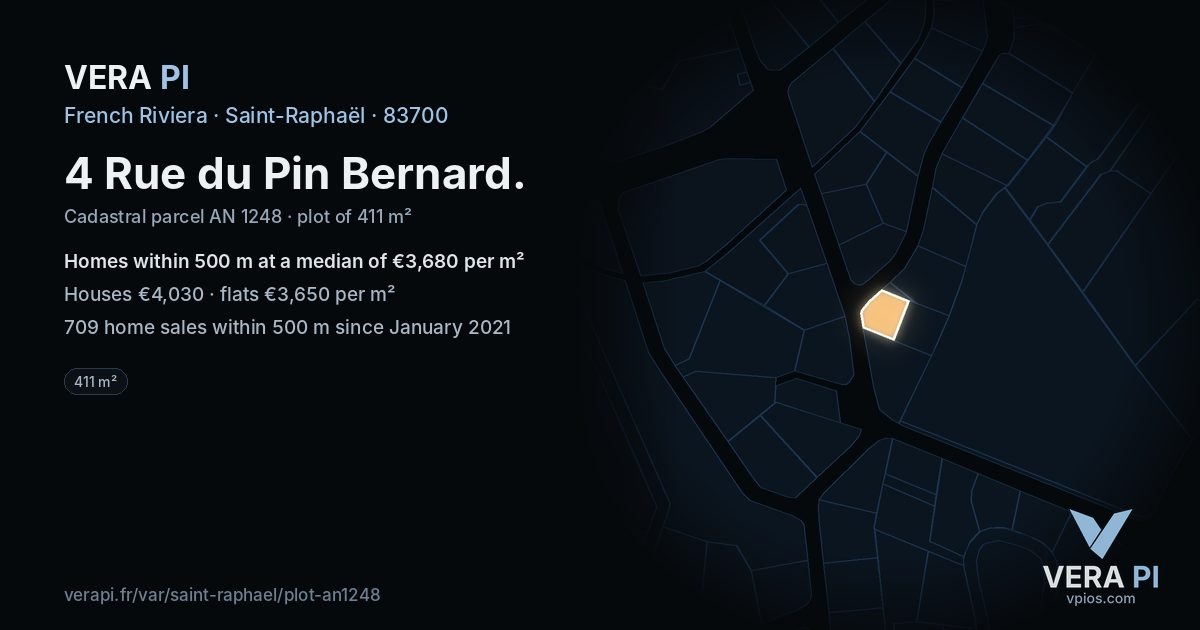 4 Rue du Pin Bernard, Saint-Raphaël at night – the plot lit, the parcels around coloured by the prices near them