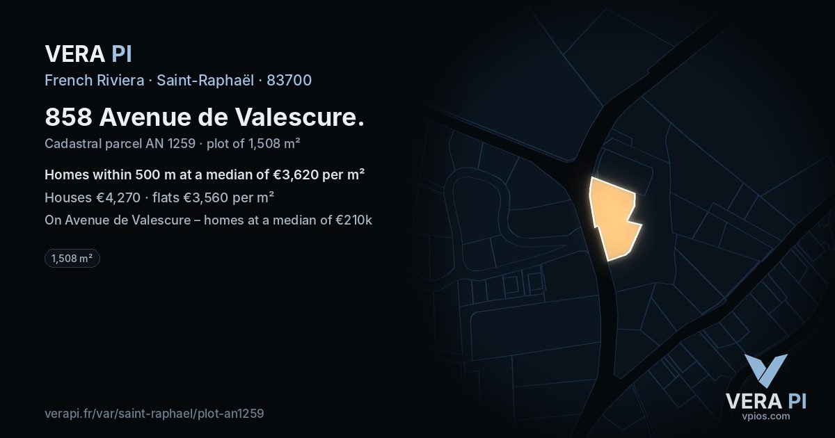 858 Avenue de Valescure, Saint-Raphaël at night – the plot lit, the parcels around coloured by the prices near them