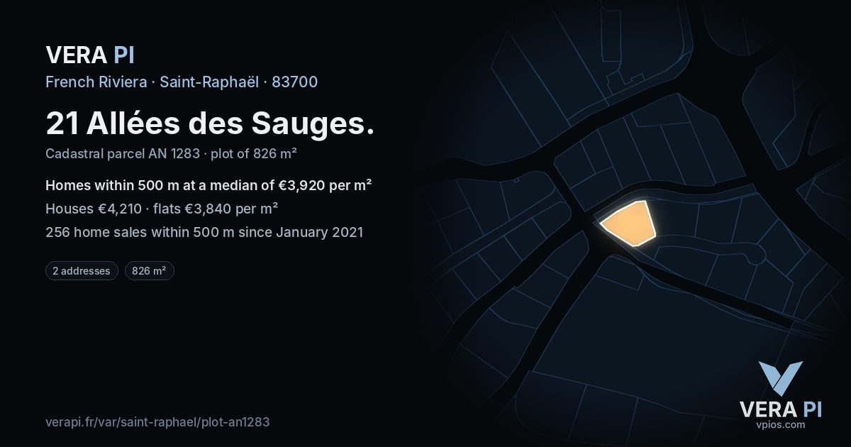 21 Allées des Sauges, Saint-Raphaël at night – the plot lit, the parcels around coloured by the prices near them