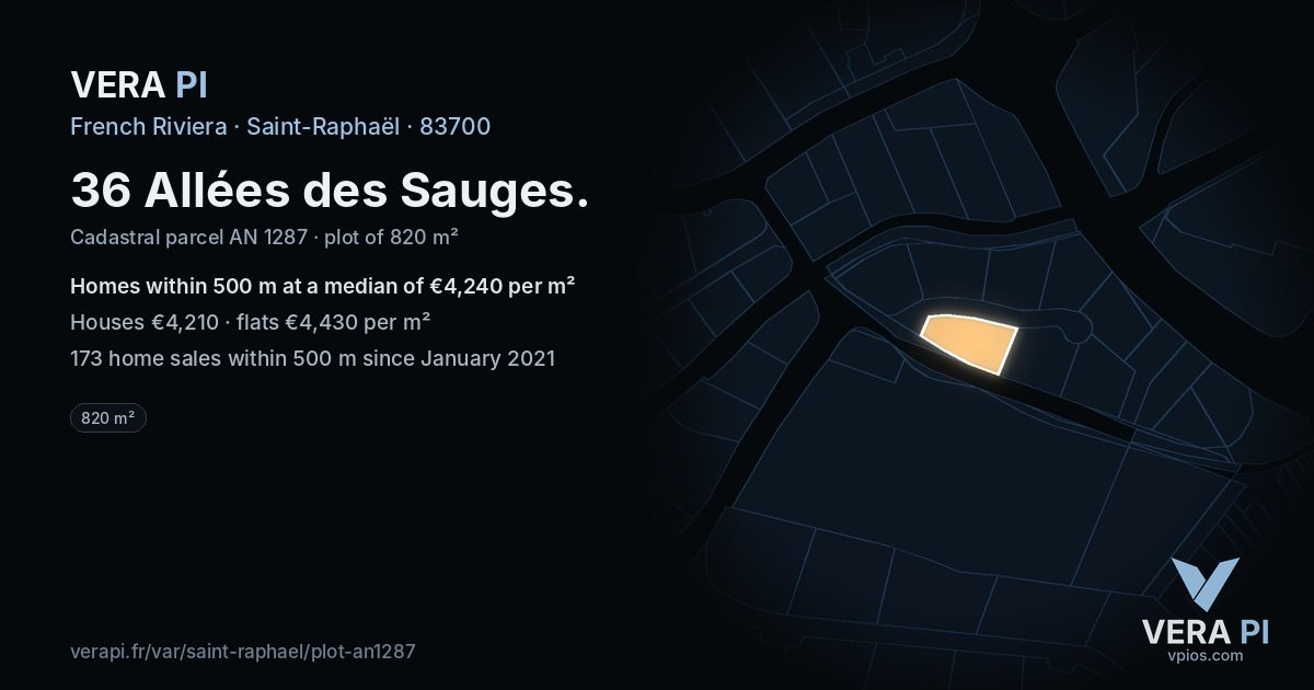 36 Allées des Sauges, Saint-Raphaël at night – the plot lit, the parcels around coloured by the prices near them
