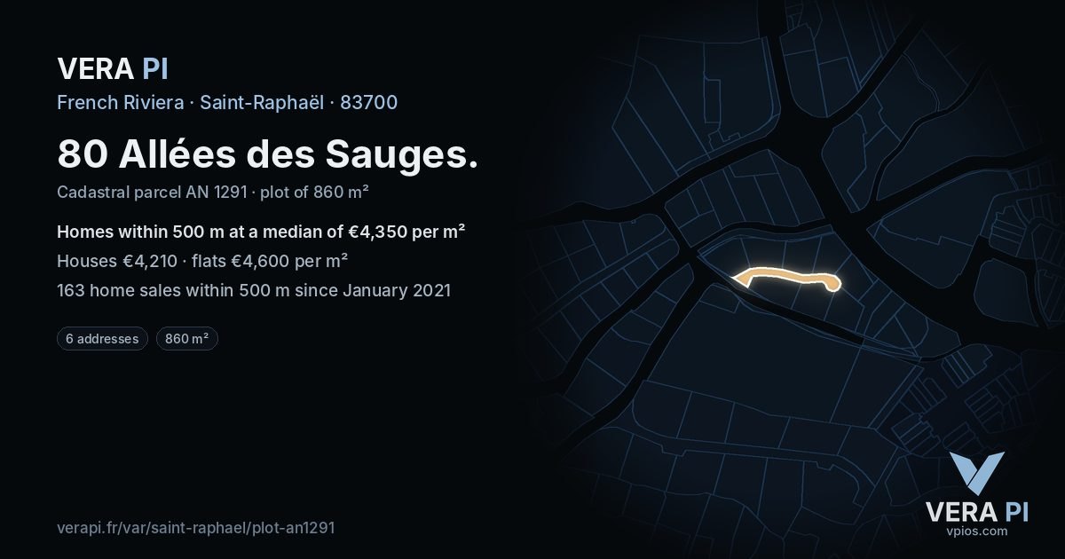 80 Allées des Sauges, Saint-Raphaël at night – the plot lit, the parcels around coloured by the prices near them