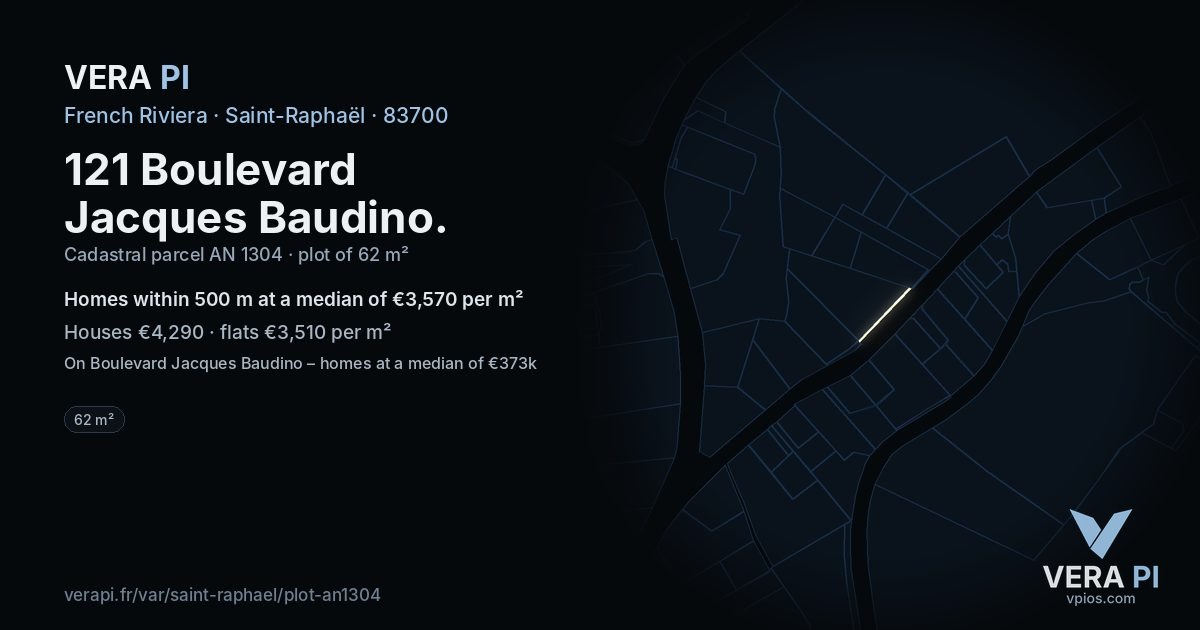 121 Boulevard Jacques Baudino, Saint-Raphaël at night – the plot lit, the parcels around coloured by the prices near them
