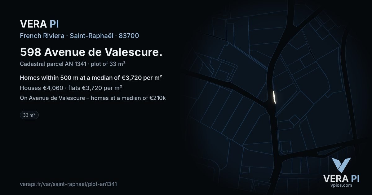598 Avenue de Valescure, Saint-Raphaël at night – the plot lit, the parcels around coloured by the prices near them