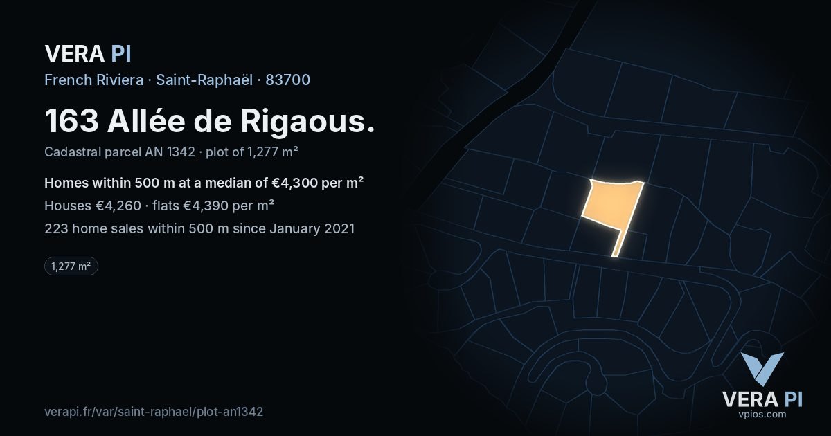 163 Allée de Rigaous, Saint-Raphaël at night – the plot lit, the parcels around coloured by the prices near them