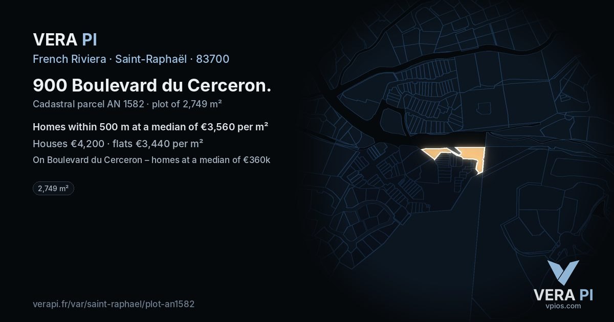 900 Boulevard du Cerceron, Saint-Raphaël at night – the plot lit, the parcels around coloured by the prices near them