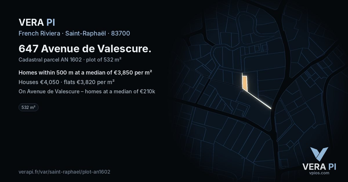 647 Avenue de Valescure, Saint-Raphaël at night – the plot lit, the parcels around coloured by the prices near them