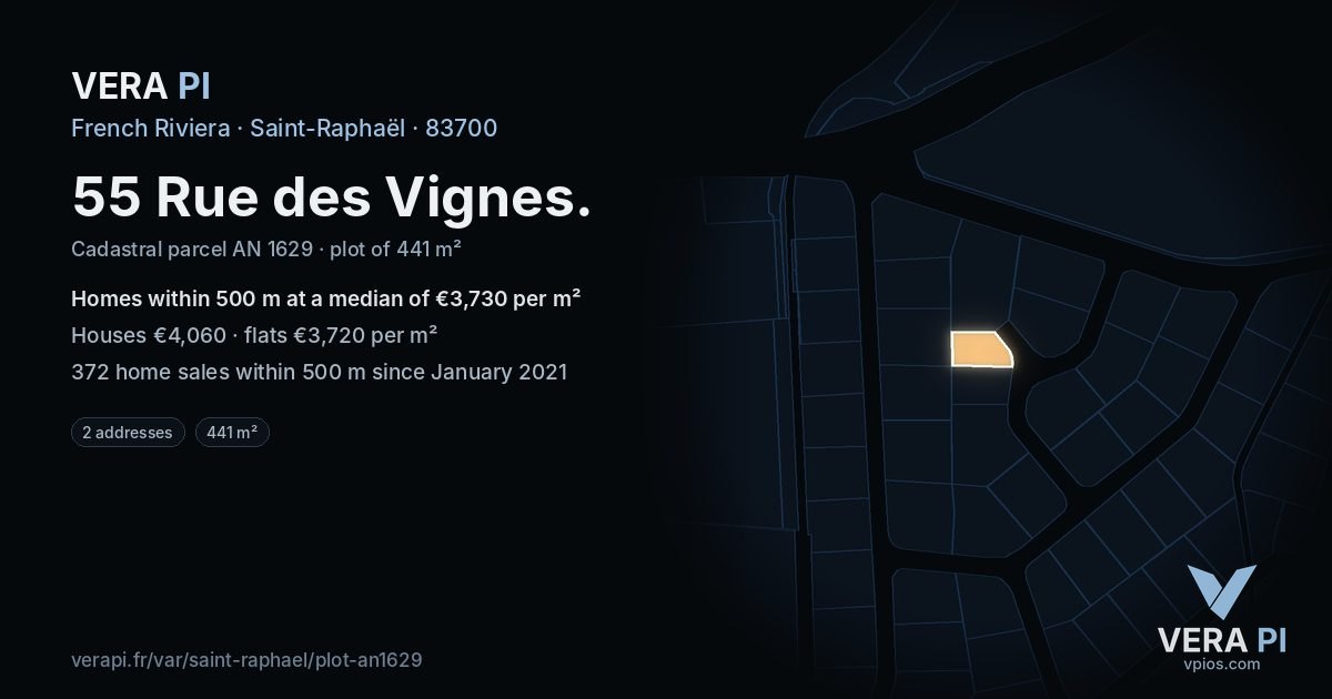 55 Rue des Vignes, Saint-Raphaël at night – the plot lit, the parcels around coloured by the prices near them
