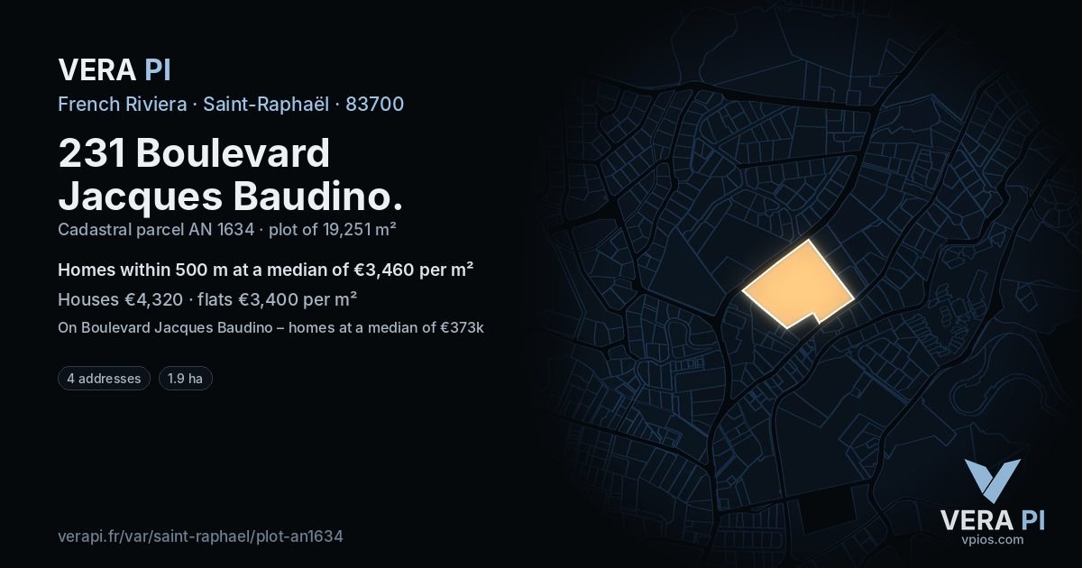 231 Boulevard Jacques Baudino, Saint-Raphaël at night – the plot lit, the parcels around coloured by the prices near them