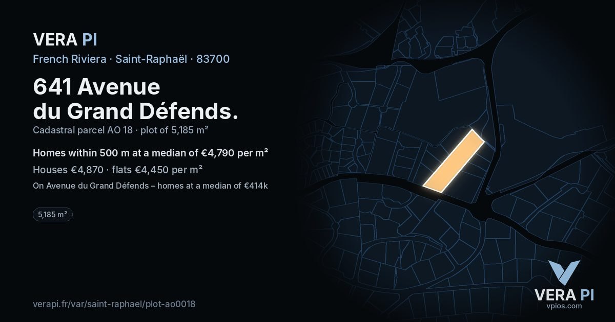 641 Avenue du Grand Défends, Saint-Raphaël at night – the plot lit, the parcels around coloured by the prices near them