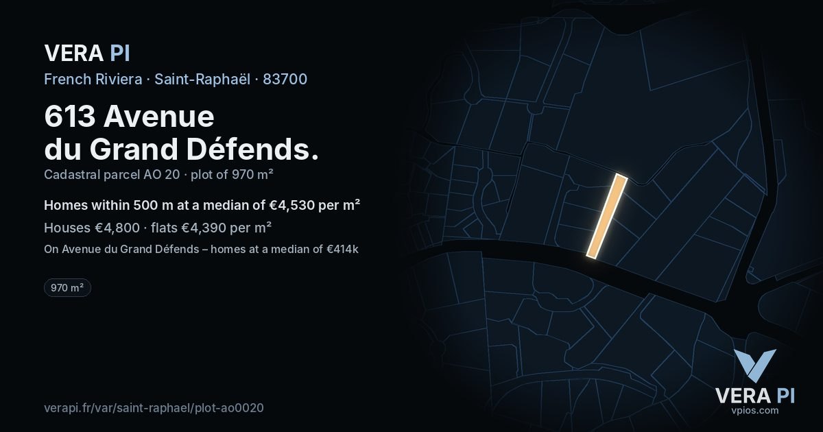 613 Avenue du Grand Défends, Saint-Raphaël at night – the plot lit, the parcels around coloured by the prices near them