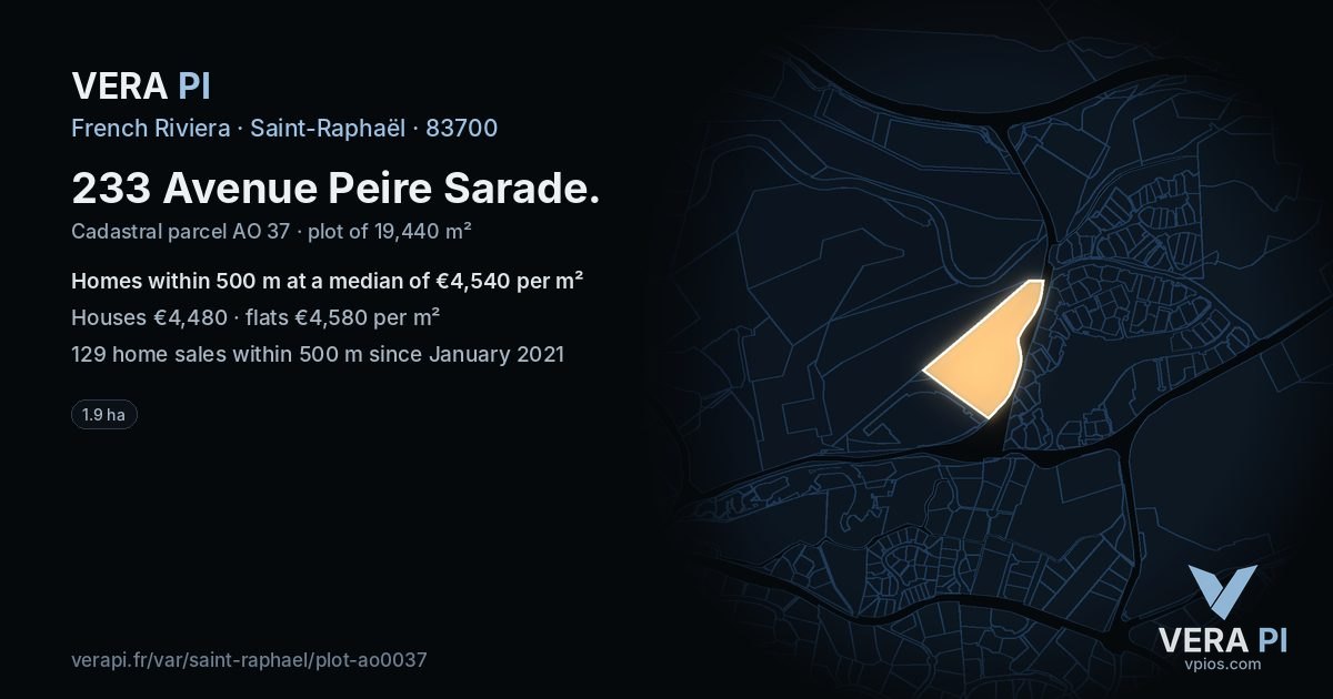 233 Avenue Peire Sarade, Saint-Raphaël at night – the plot lit, the parcels around coloured by the prices near them