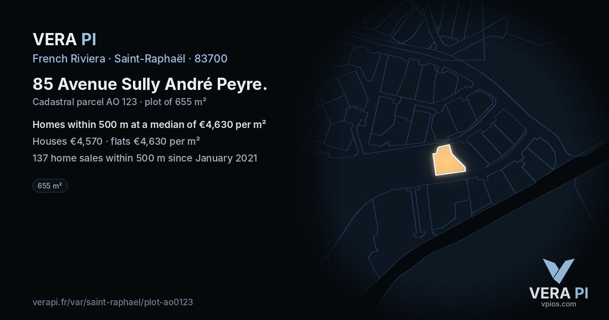 85 Avenue Sully André Peyre, Saint-Raphaël at night – the plot lit, the parcels around coloured by the prices near them