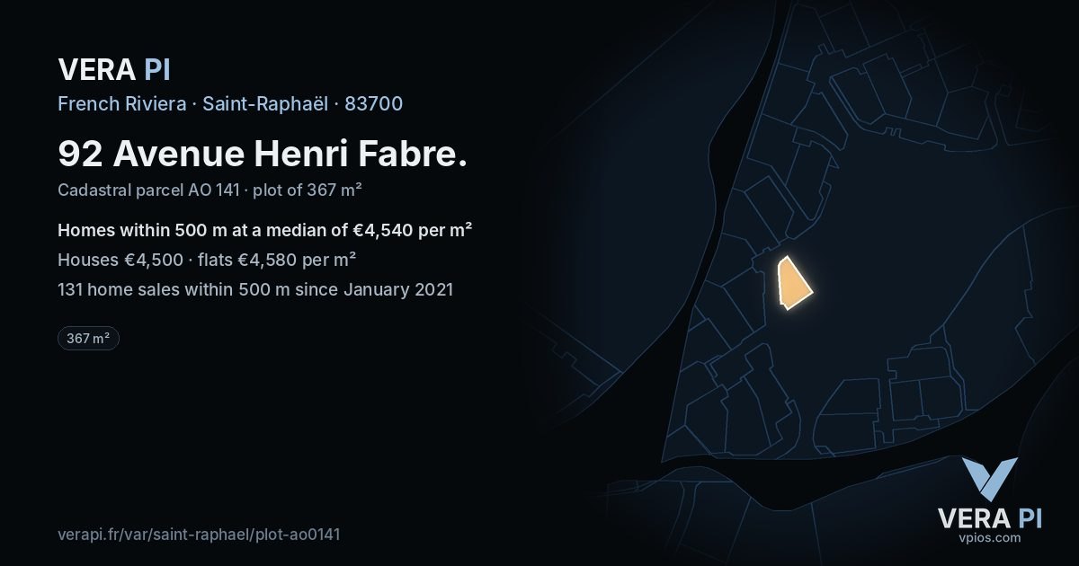 92 Avenue Henri Fabre, Saint-Raphaël at night – the plot lit, the parcels around coloured by the prices near them