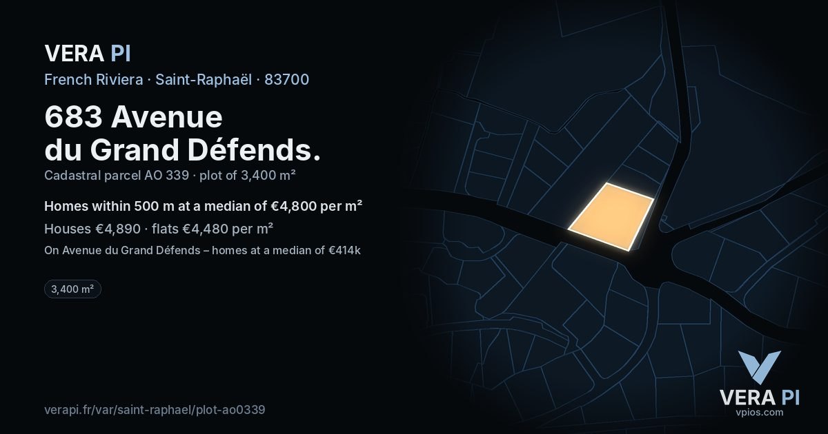 683 Avenue du Grand Défends, Saint-Raphaël at night – the plot lit, the parcels around coloured by the prices near them