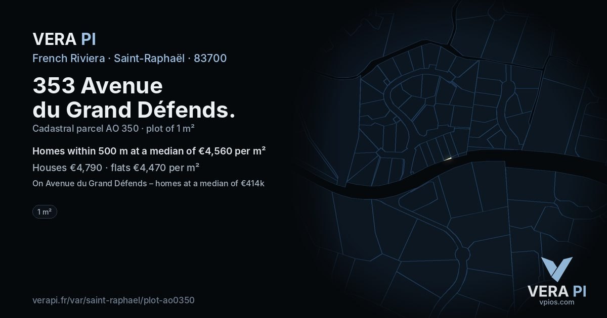 353 Avenue du Grand Défends, Saint-Raphaël at night – the plot lit, the parcels around coloured by the prices near them