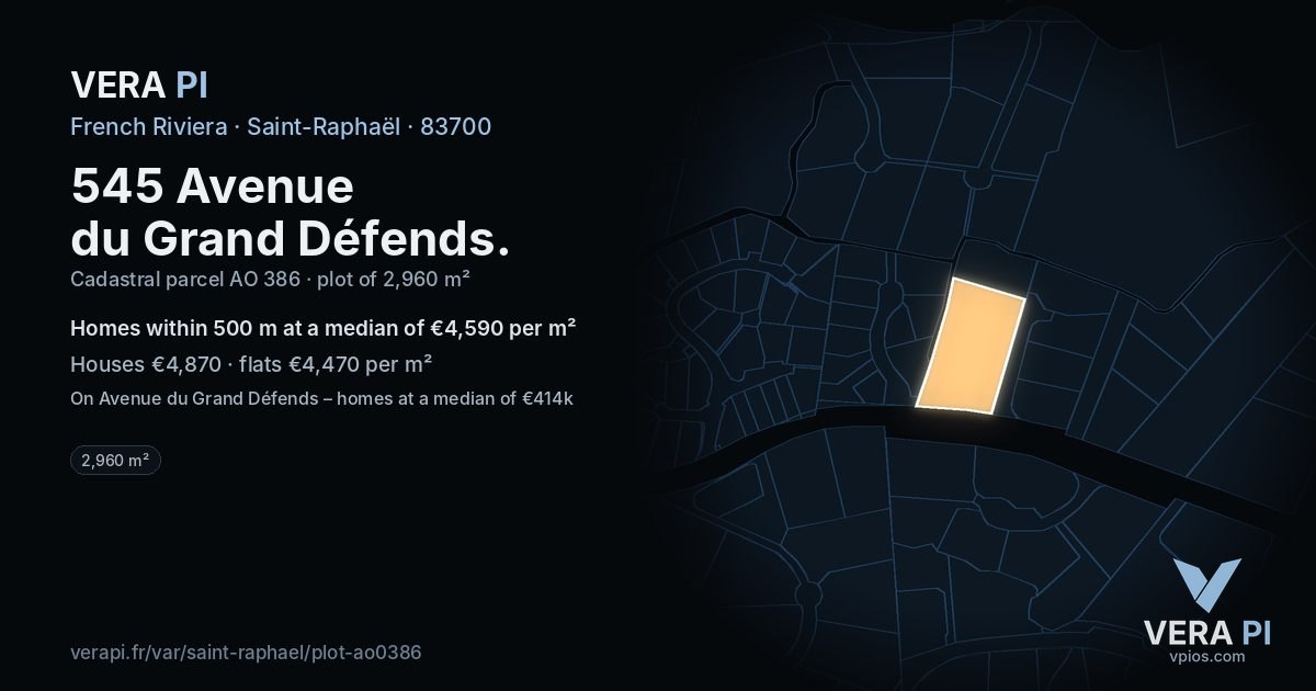 545 Avenue du Grand Défends, Saint-Raphaël at night – the plot lit, the parcels around coloured by the prices near them