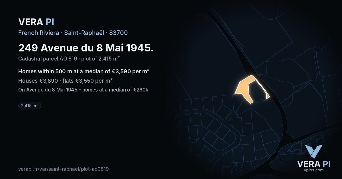 249 Avenue du 8 Mai 1945, Saint-Raphaël at night – the plot lit, the parcels around coloured by the prices near them