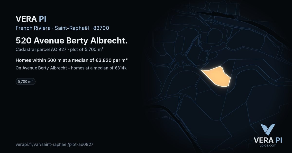 520 Avenue Berty Albrecht, Saint-Raphaël at night – the plot lit, the parcels around coloured by the prices near them