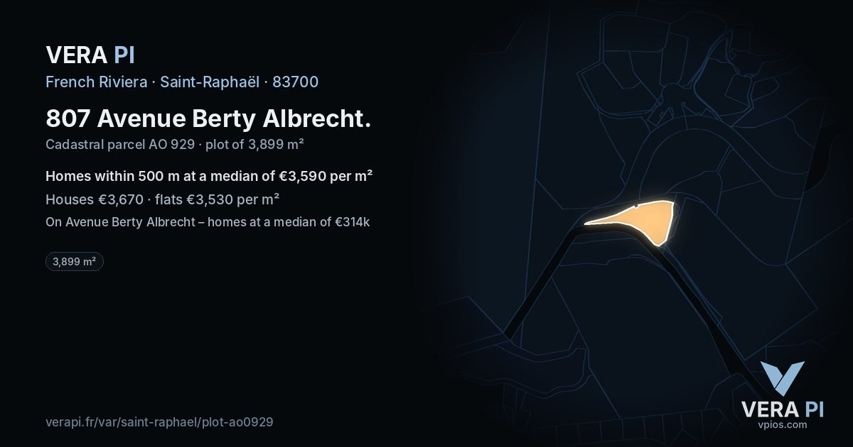 807 Avenue Berty Albrecht, Saint-Raphaël at night – the plot lit, the parcels around coloured by the prices near them