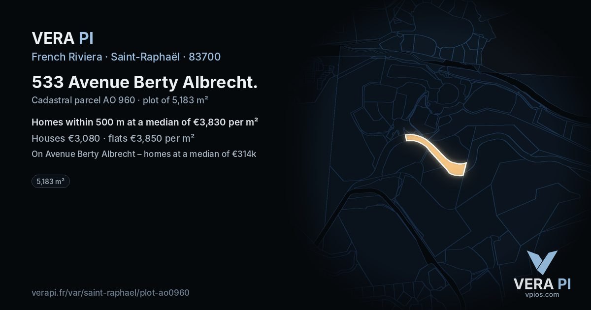 533 Avenue Berty Albrecht, Saint-Raphaël at night – the plot lit, the parcels around coloured by the prices near them